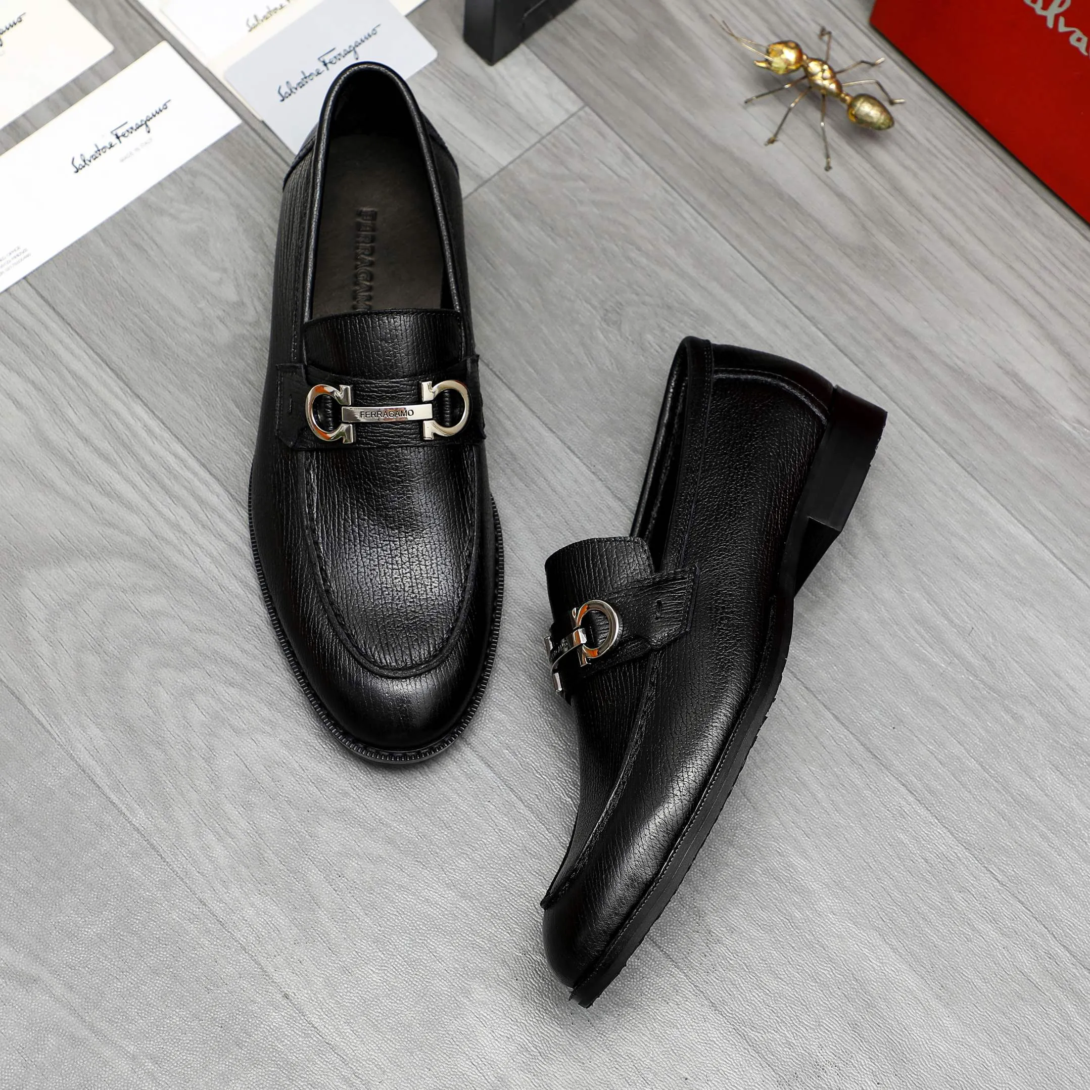 Men's shoes 💰540 Product trademark: Ferragamo "Ferragamo" business casual slip-on leather shoes. Regular size: 39-45 (45. Customized, non-returnable) Product materials: Selected vertical grain cowhide upper, cowhide lining, original outsole